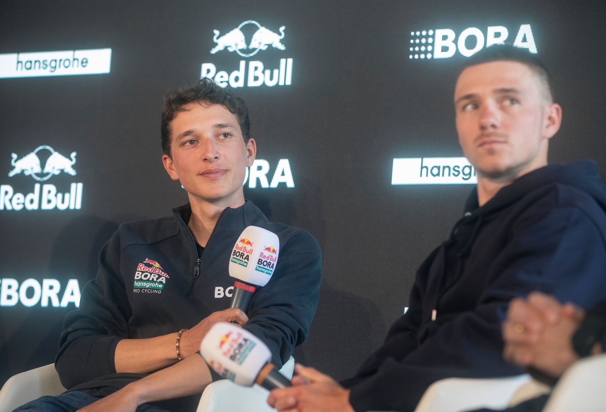 Nicht die besten Freunde: Florian Lipowitz (l) und Remco Evenepoel. (Archivbild)