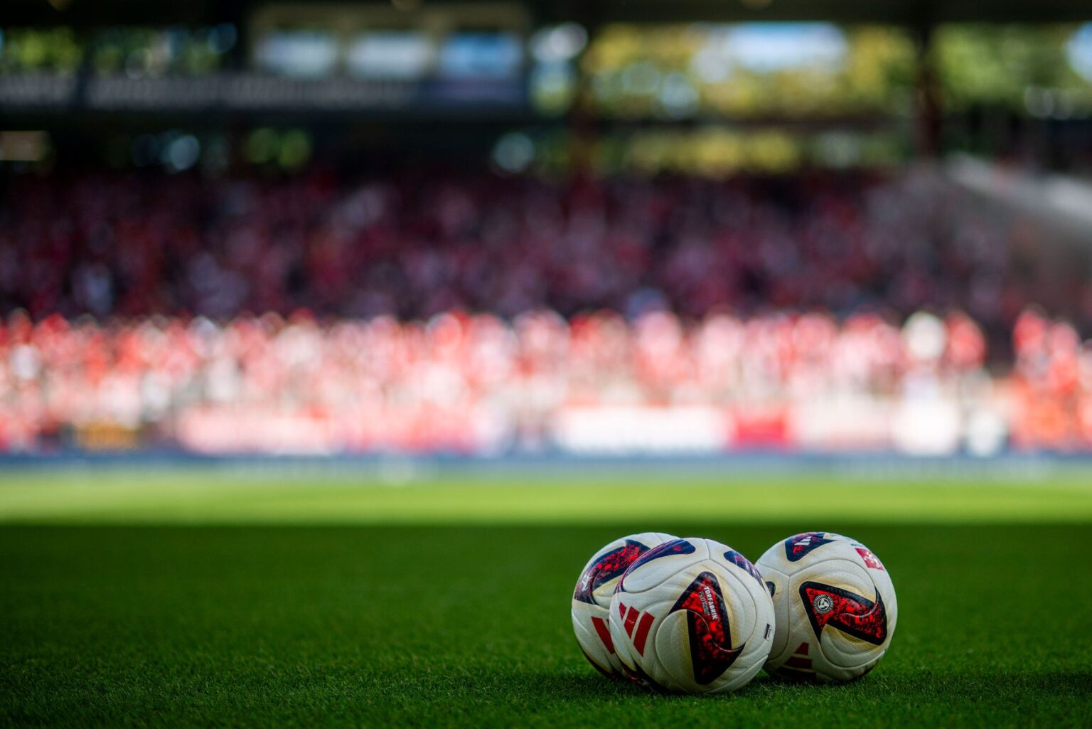 Der Ball ruht in den kommenden Wochen in der Bundesliga. (Archivfoto)
