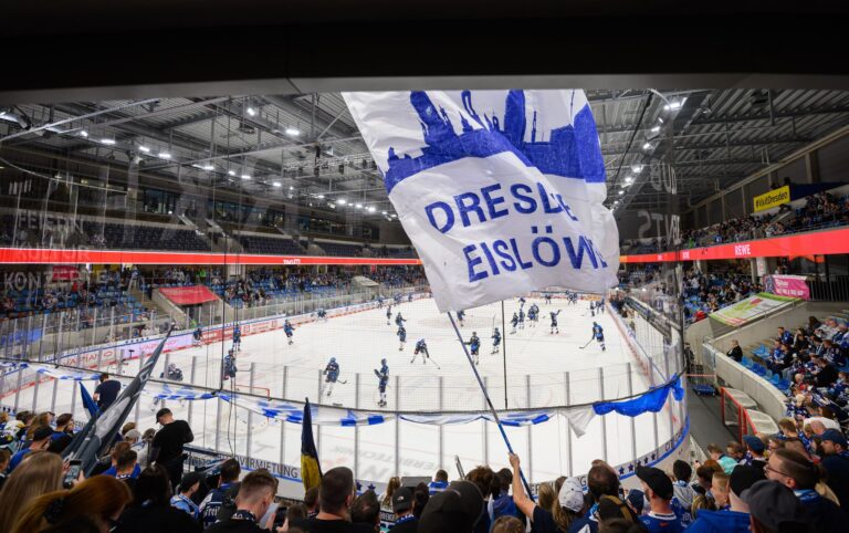 Die Joynext Arena der Eislöwen musste nach einem Alarm evakuiert werden. (Archivbild)
