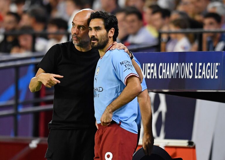 Gündoğan (r) spricht über Klopp - und Guardiola (l). (Archivbild)