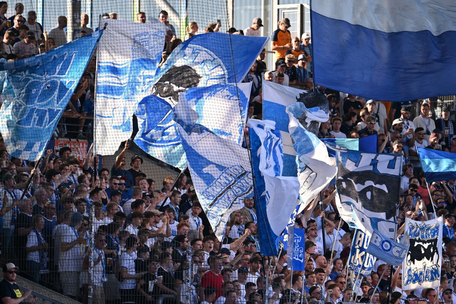 Die Bochumer Ultras haben sich zum «Hüpfverbot» auf der Osttribüne des Ruhrstadions geäußert. (Archivbild)
