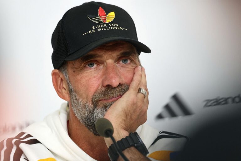 Das Kimmich-Thema nervt ihn: Jürgen Klopp bei der Pressekonferenz in Thessaloniki.