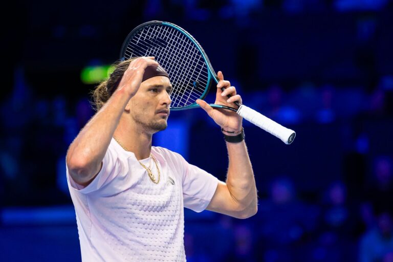 Im Halbfinale von Wien hadert Alexander Zverev immer wieder mit den Bällen.