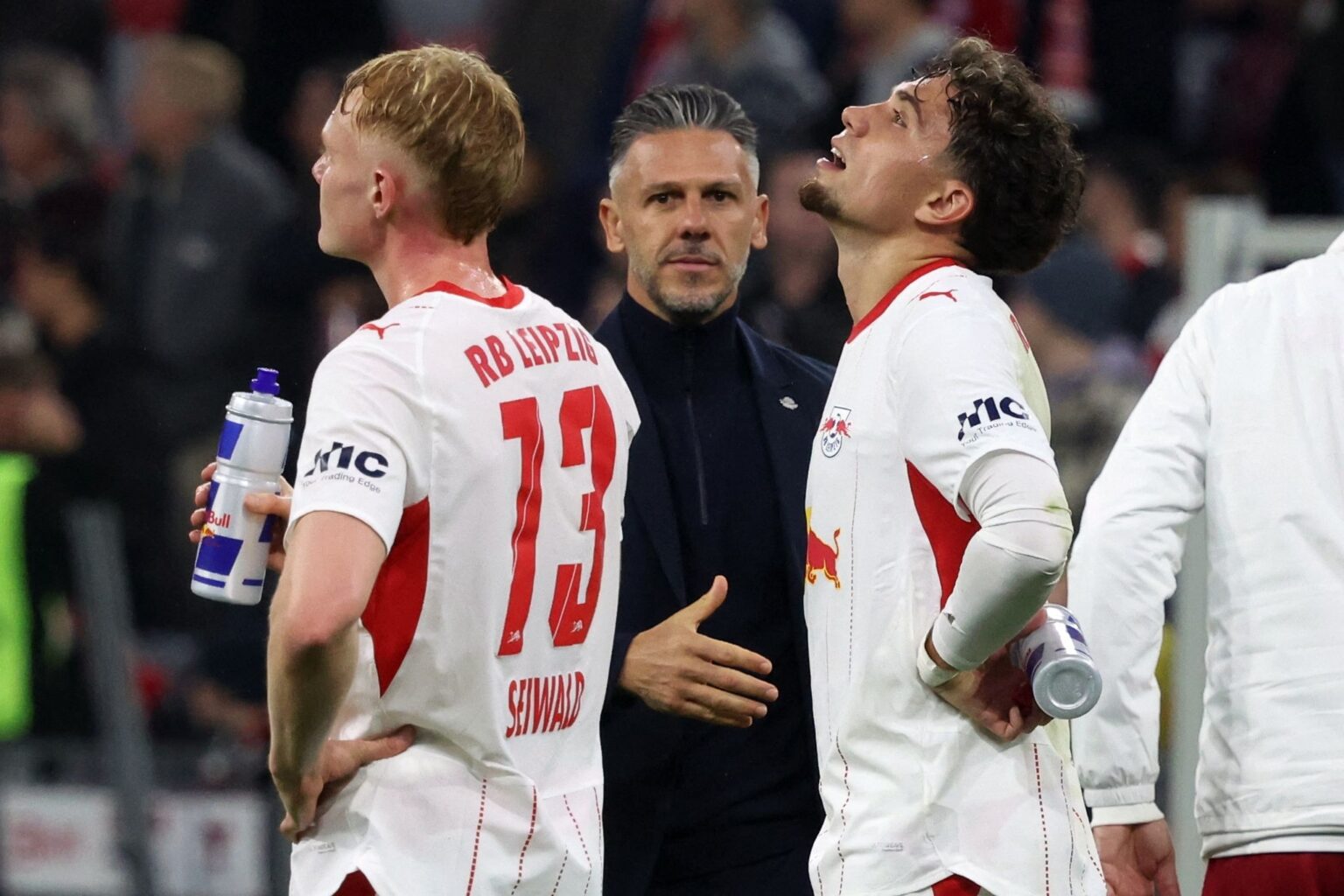 Die Leipziger von Trainer Martin Demichelis (Mitte) hatten gegen den FC Bayern keine Chance.
