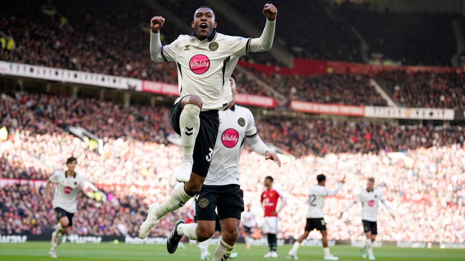Der AFC Bournemouth stürzt Manchester United noch tiefer in die Krise.