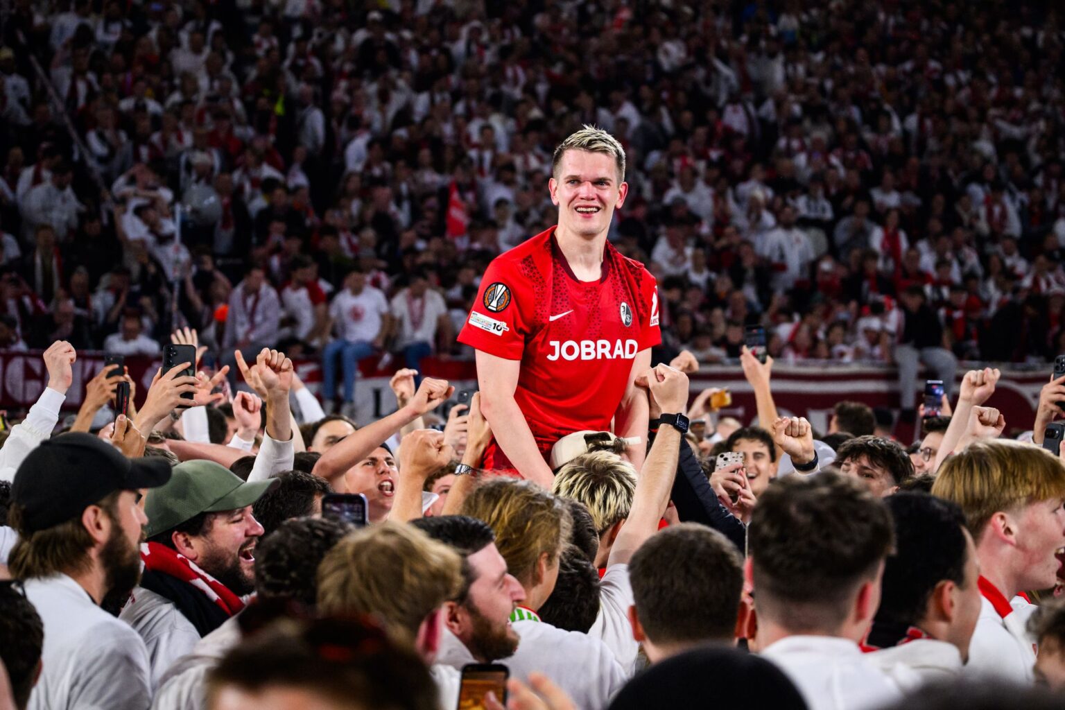 Matthias Ginter hat seinen Vertrag in Freiburg verlängert. (Archivbild)