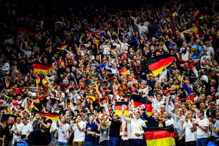 Fast 20.000 Fans: Die Arena in Köln gilt als deutscher Handball-Tempel. (Archivbild)