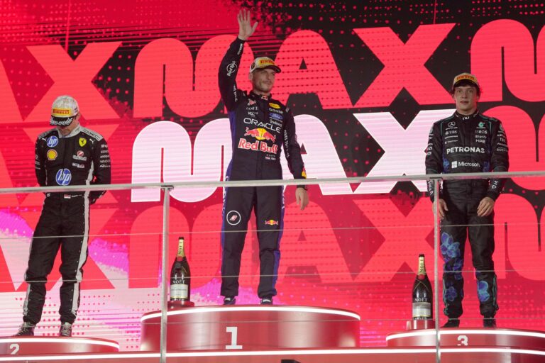 Max Verstappen (M) ist in Singapur wieder der Alte.