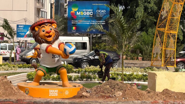 In Dakar wurden ein Stadion und das Olympische Schwimmbad saniert, Straßen erneuert und Plätze begrünt.