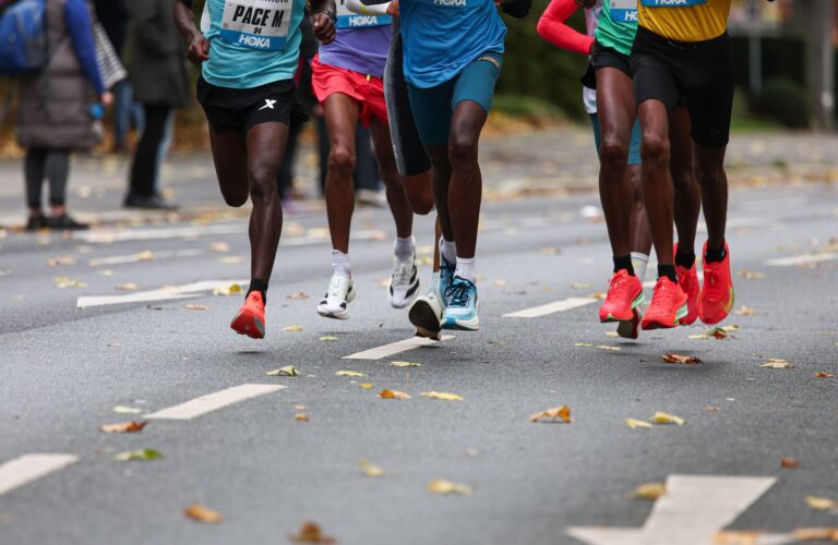 Sowohl bei den Männern als auch den Frauen gab es beim Kölner Marathon kenianische Siege und Streckenrekorde. (Archiv)