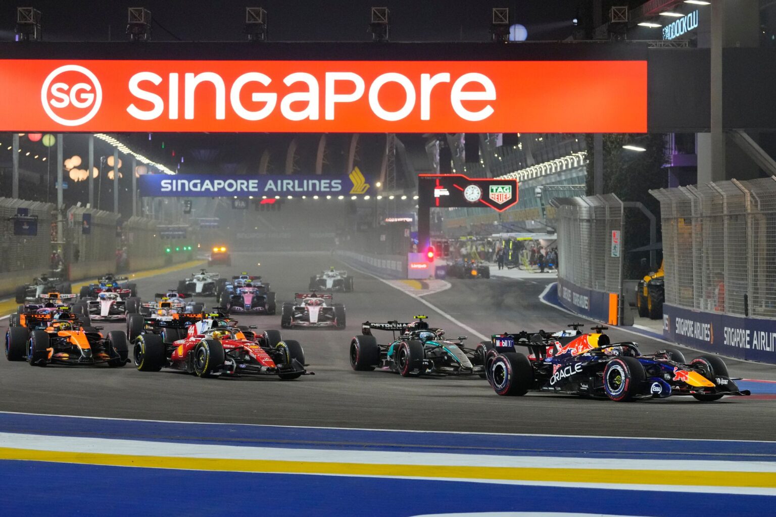 Max Verstappen gibt in Singapur Gas.