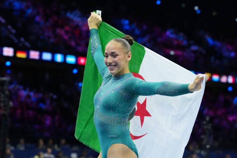 Kaylia Nemour feiert ihren zweiten WM-Titel