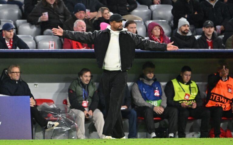 Gegen Arsenal stand Vincent Kompany nach «einem saftigen Virus» wieder am Spielfeldrand. Zu Früh? (Archivbild)