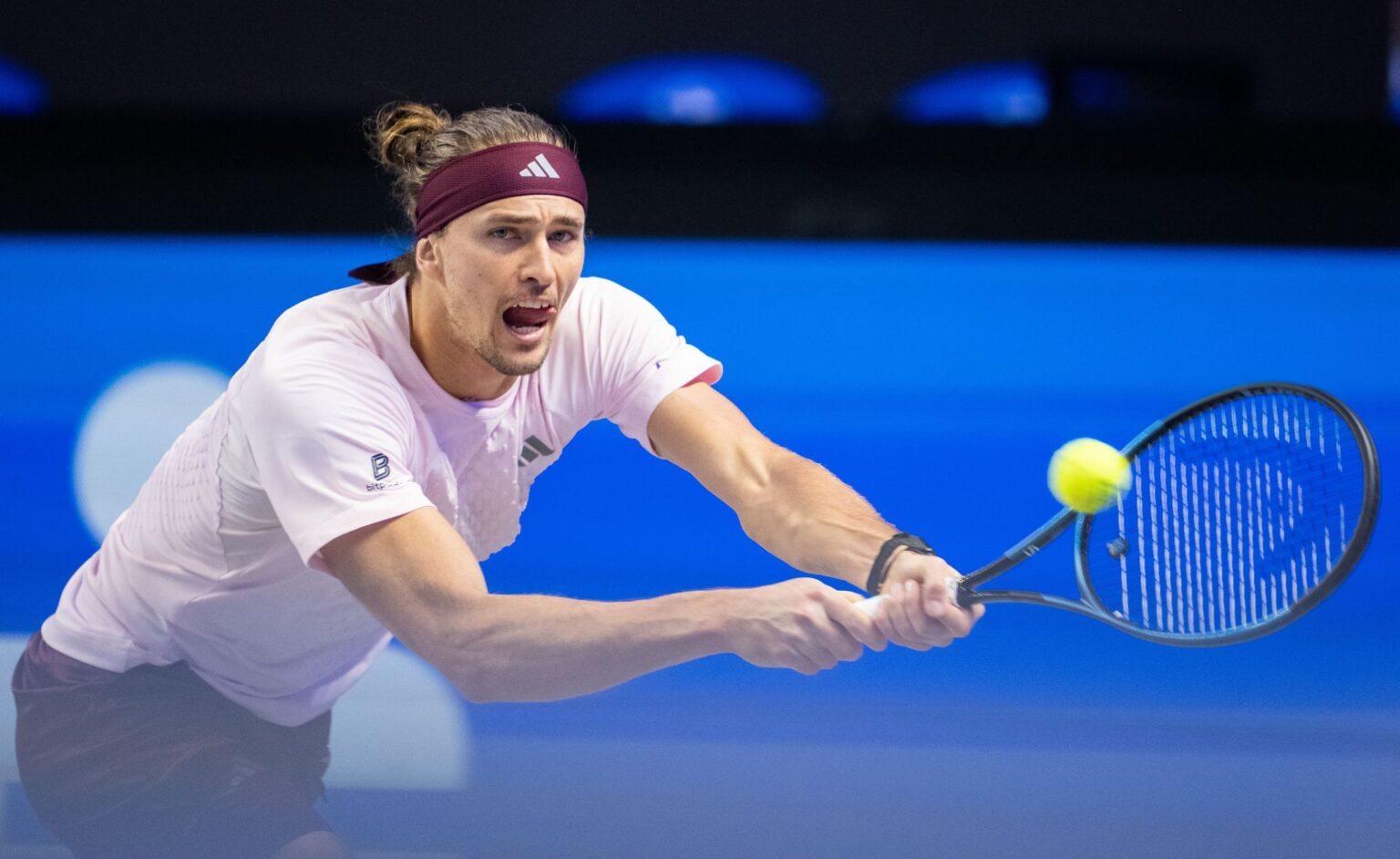 Tennisprofi Alexander Zverev zieht mühelos ins Halbfinale in Wien ein.