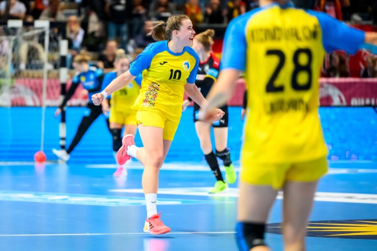 Due ukrainische Handballerin Iryna Prokopiak bei der EM-Qualifikation 2023. (Archivbild)