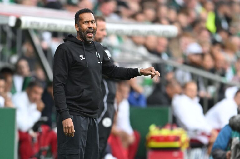 Werder-Coach Daniel Thioune konnte mit der Leistung seines Teams im Testspiel nicht zufrieden sein. (Archivbild)