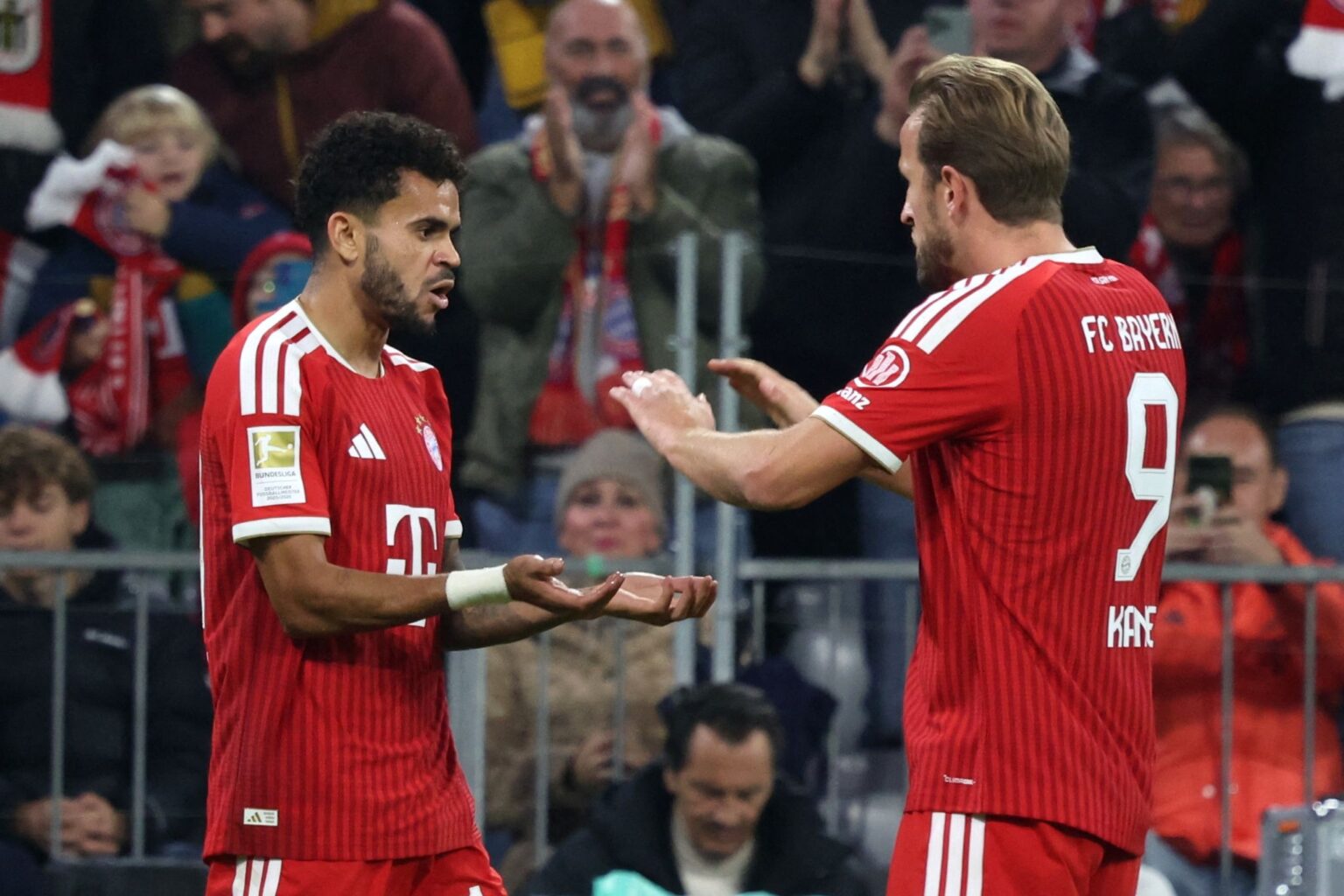 Luis Díaz (l) wurde für viele Tore beglückwünscht.