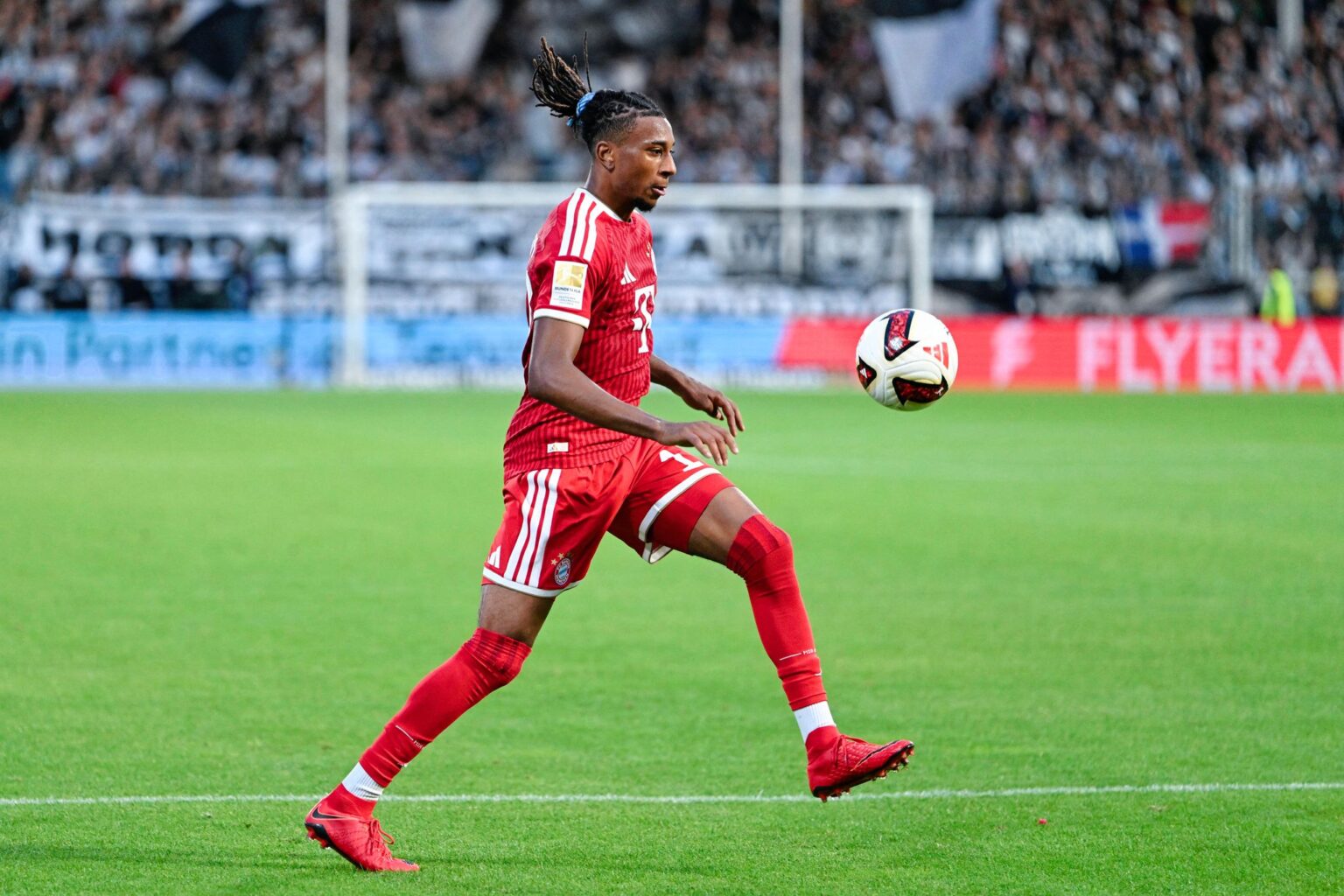 Bayern-Star Michael Olise ist bei europäischen Topclubs heiß begehrt. (Archivbild)